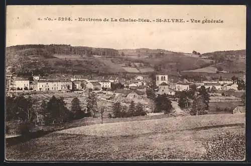 AK Saint-Alyre, Vue générale du village et des collines environnantes