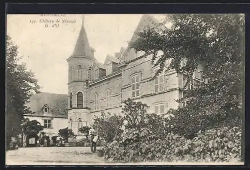 AK Néronde, Château de Néronde avec jardin et visiteurs