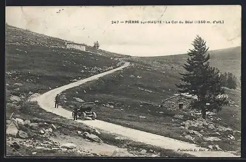 AK Pierre-sur-Haute, Le Col du Béal avec voiture sur la route sinueuse