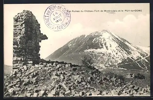 AK Montrodeix, Les ruines du Château Fort et le Puy-de-Dôme