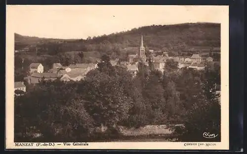 AK Manzat, Vue générale du village et des environs verdoyants