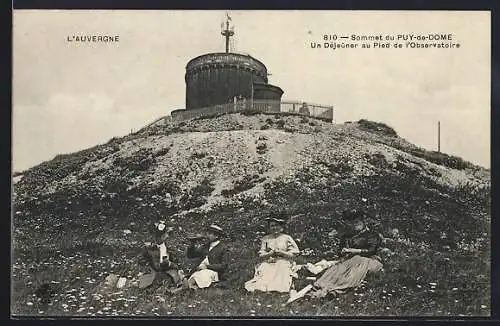 AK Puy-de-Dôme, Sommet, Déjeuner au pied de l`Observatoire