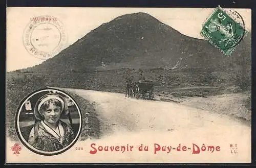 AK Puy-de-Dôme, Souvenir avec une vue du volcan et portrait d`une jeune fille