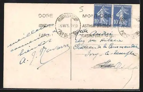 AK Le Mont-Dore, Place Michel-Bertrand animée avec passants et voitures