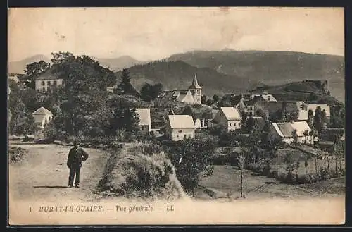 AK Murat-le-Quaire, Vue générale du village avec paysage montagneux en arrière-plan