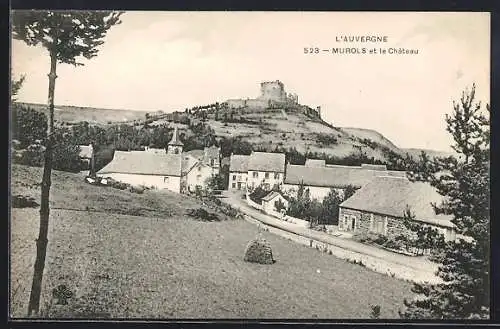 AK Murols, le village et le château en Auvergne