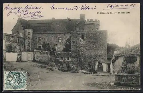 AK Saint-Saturnin, Vue du Château médiéval et de la cour intérieure