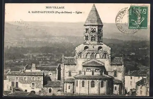 AK Saint-Saturnin, Église et vue du village dans le Puy-de-Dôme