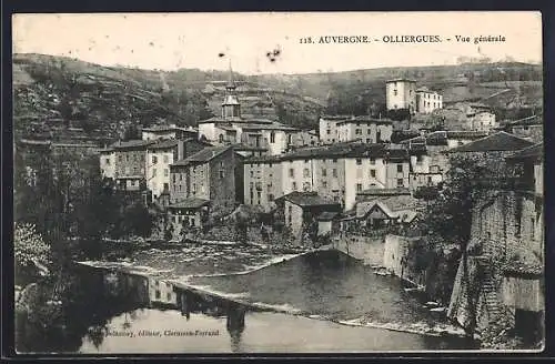 AK Olliergues, Vue générale du village et de la rivière en Auvergne