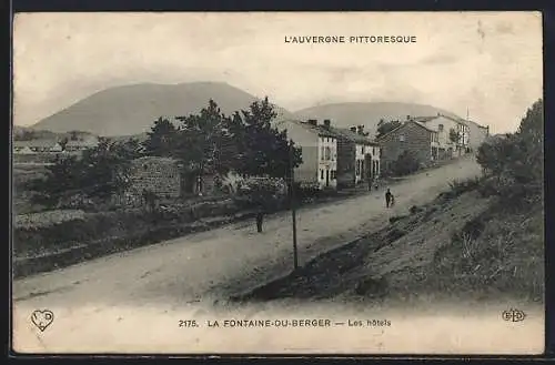 AK La Fontaine-du-Berger, Les hôtels avec vue sur les montagnes de l`Auvergne pittoresque