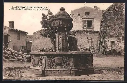 AK Saint-Saturnin, La Fontaine pittoresque du village