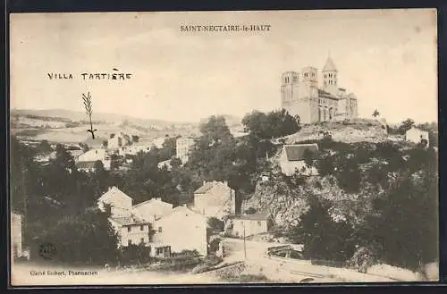 AK Saint-Nectaire-le-Haut, Vue sur l`église et Villa Tartière dans le paysage rural