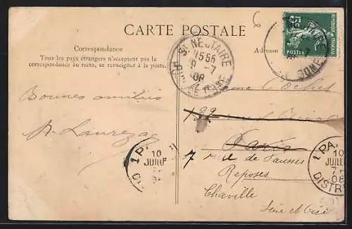 AK Saint-Nectaire, Vue générale de l`église sur la colline et du village environnant