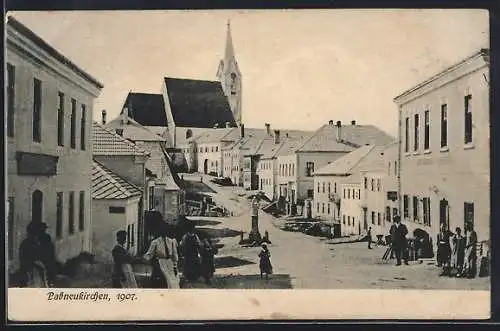 AK Pabneukirchen, Belebte Strassenpartie mit Blick zur Kirche