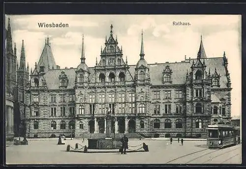 AK Wiesbaden, Strassenbahn beim Rathaus