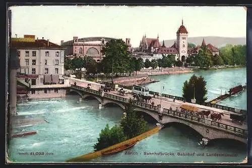 AK Zürich, Bahnhof und Landesmuseum, Strassenbahn auf der Bahnhofbrücke