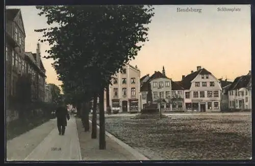 AK Rendsburg, Schlossplatz mit Geschäften und Brunnen