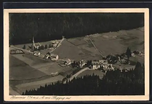 AK Herrenwies /Bühl, Strassenpartie mit Kirche, Fliegeraufnahme