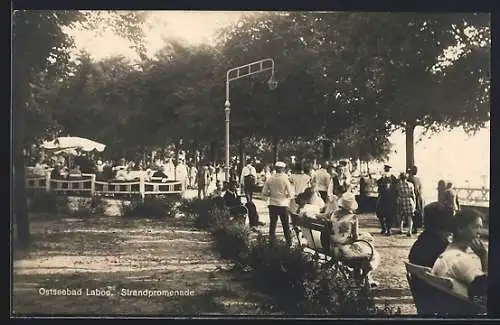 AK Laboe /Ostsee, Auf der Strandpromenade