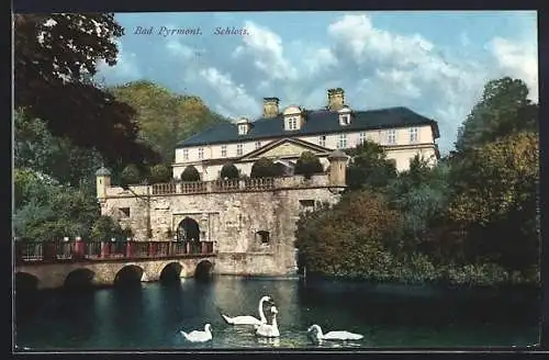 AK Bad Pyrmont, Schloss vom Wasser aus