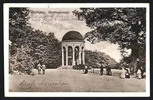 AK Wiesbaden, Nerobergtempel mit Besuchern