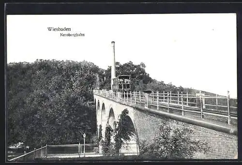 AK Wiesbaden, Die Nerobergbahn in voller Fahrt