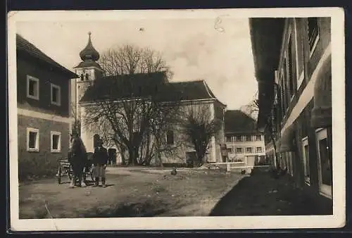 AK Lindach /O.-Ö., Strassenpartie mit Kirche