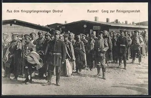 AK Ohrdruf, Kriegsgefangenlager, Russische Kriegsgefangene auf dem Weg zur Reinigungsanstalt