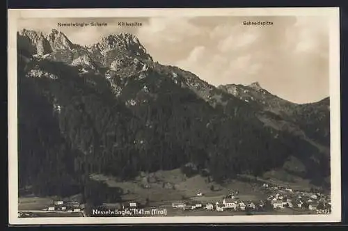 AK Nesselwängle /Tirol, Ortsansicht mit Nesselwängler Scharte, Köllespitze und Schneidspitze