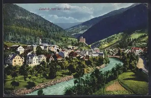 AK Landeck /Tirol, Totalansicht von einen Berg aus