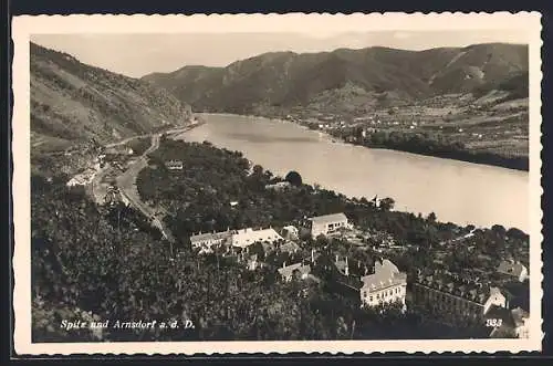 AK Spitz a. d. Donau, Ortsansicht und Arnsdorf von einen Berg aus