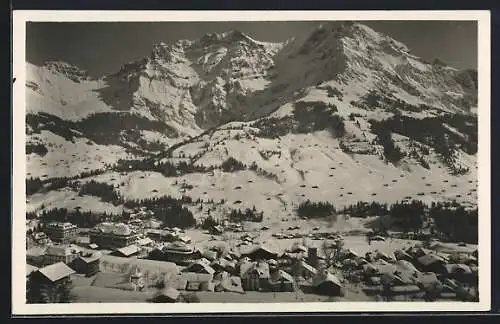 AK Adelboden, Winterlich verschneite Totalansicht mit Kleinlonner und Grosslonner