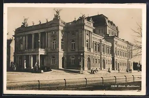 AK Zürich, Strassenpartie am Stadttheater