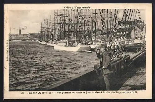 AK Saint-Malo, Vue gènèrale du Bassin le Jour du Grand Pardon des Terreneuvas, Hafen