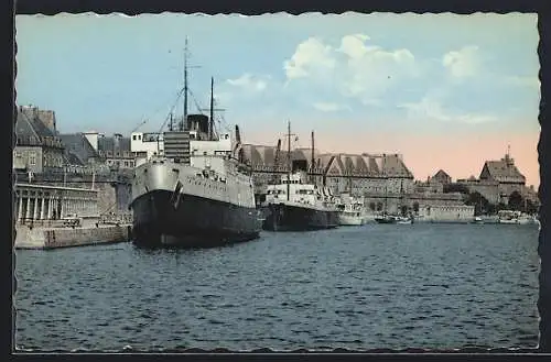 AK Saint-Malo, Le Falaise et le Brittany à quai, Hafen