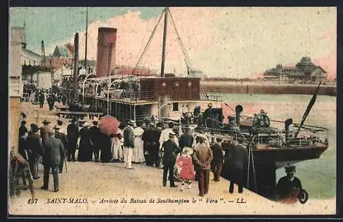 AK Saint-Malo, Arrivèe du Bateau de Southampton le Vèra, Hafen