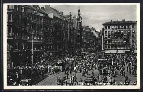 AK München, Marienplatz beim Glockenspiel, mit Strassenbahn