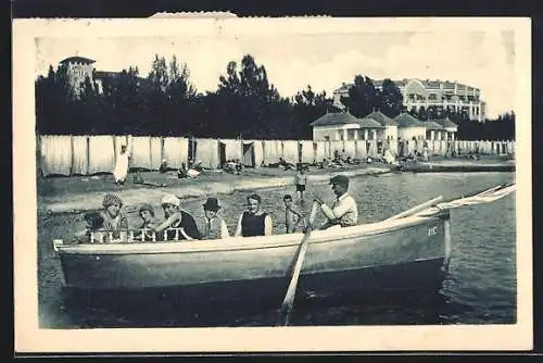 AK Crikvenica, Ausflügler im Ruderboot im Strandbad