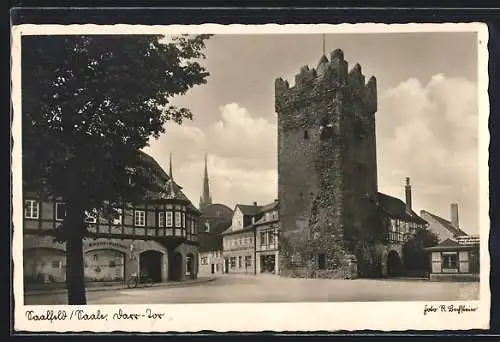 AK Saalfeld /Saale, Darr-Tor mit Geschäften, Panorama