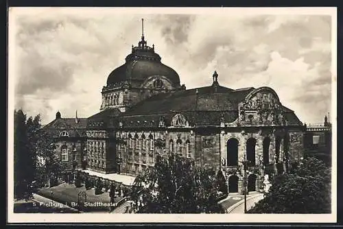 AK Freiburg i. Br., Stadttheater aus der Vogelschau