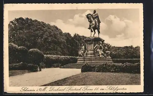 AK Schwerin i. M., Denkmal Friedrich Franz II. im Schlossgarten