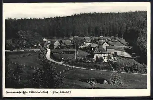 AK Wickersdorf /Thür. Wald, Gesamtansicht mit Landstrasse aus der Vogelschau