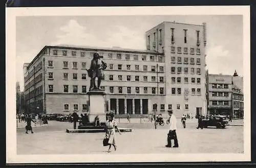 AK Halle /Saale, Ratshof mit Denkmal