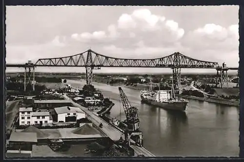 AK Rendsburg, Hochbrücke mit Schiff, Haus Knud Knudsen und Kran aus der Vogelschau