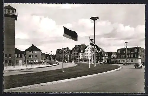 AK Rendsburg, Berliner Strasse mit Turmgebäude, Flaggen