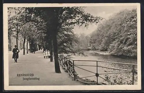 AK Rendsburg, Partie am Jungfernstieg mit Blick aufs Wasser