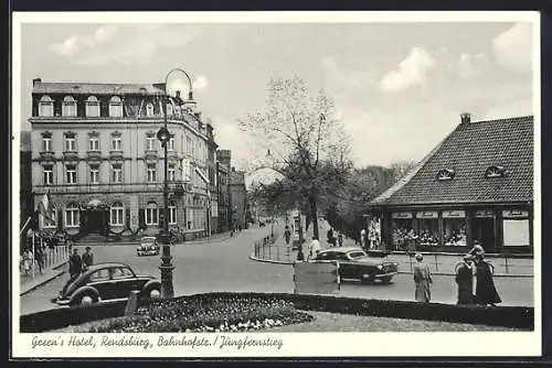 AK Rendsburg, Green`s Hotel Andresen, Bahnhofstrasse / Jungfernstieg, mit Geschäft, VW-Käfer