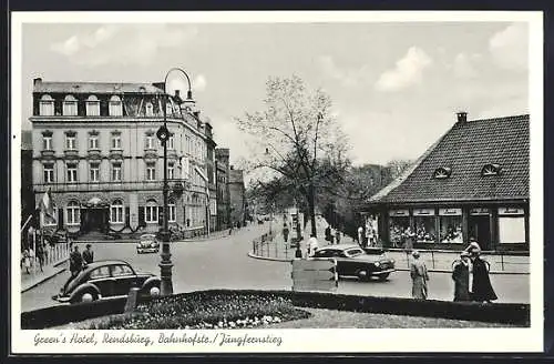 AK Rendsburg, Greens Hotel W. A. Andresen mit Kreuzung Bahnhofstrasse-Jungfernstieg, Geschäftshaus, VW-Käfer