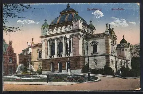 AK Rendsburg, Stadthalle mit Pfähler-Brunnen u. Fahne