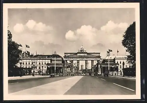 AK Berlin, Autos fahren durch das Brandenburger Tor